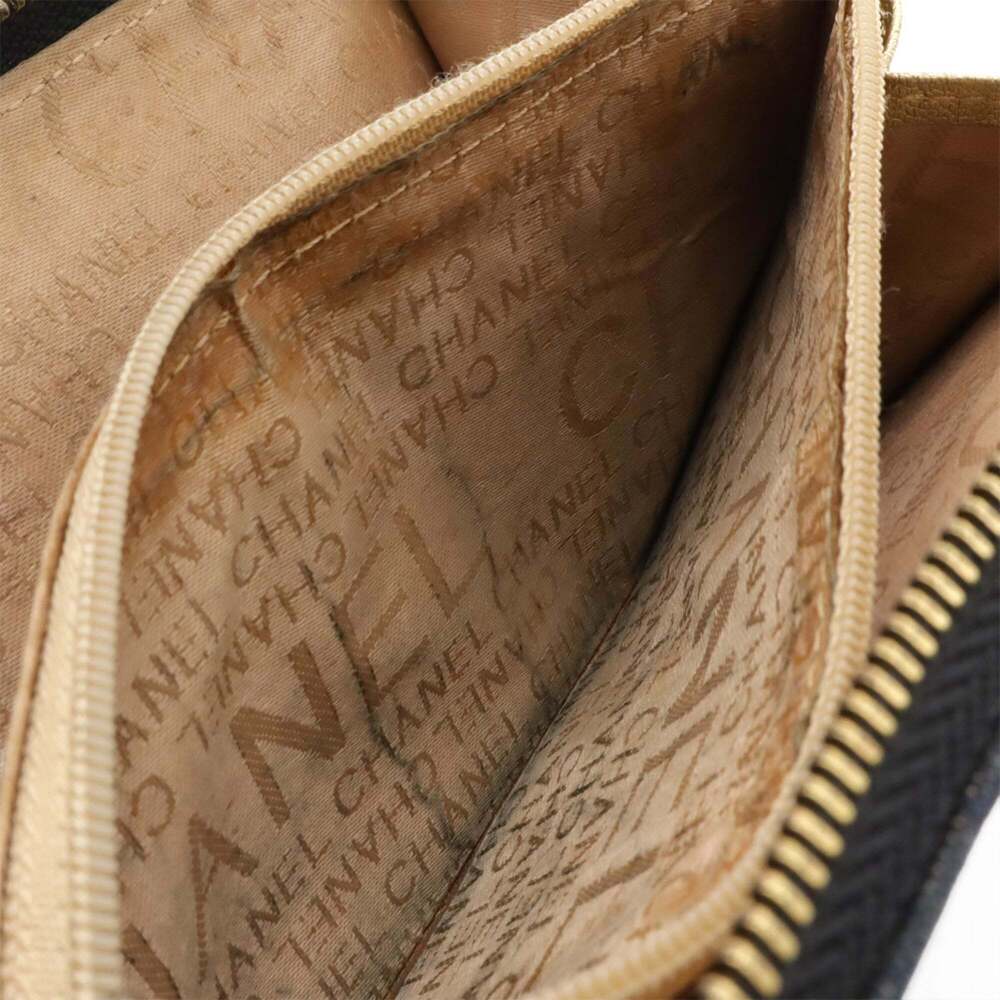 CHANEL Leather Logo Wallet - Picture 9 of 9